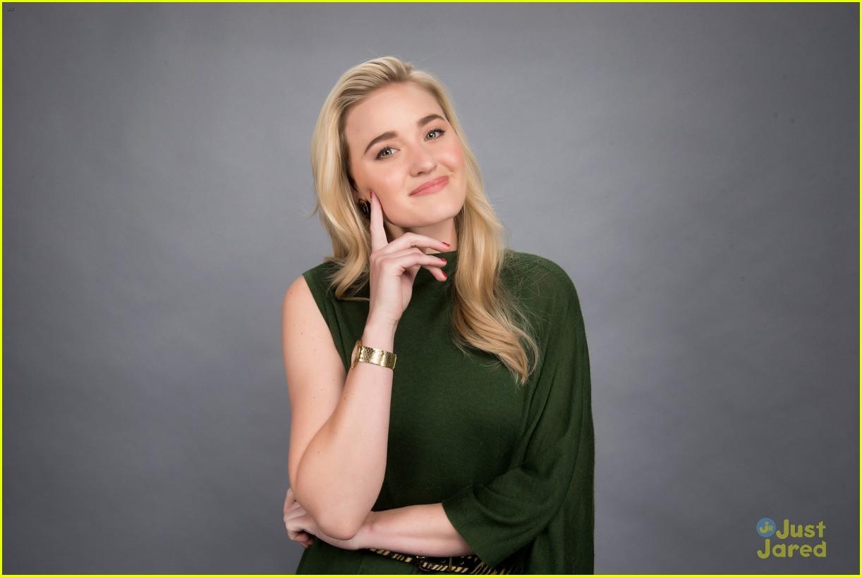 HQ Photo | Thanks to JustJaredJR.com

