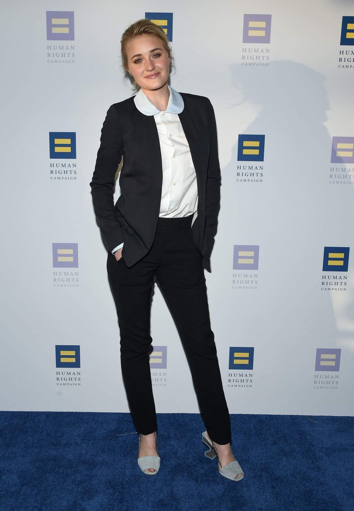 aj-michalka-at-human-rights-campaign-gala-dinner-in-los-angeles-03-18-2017_13.jpg